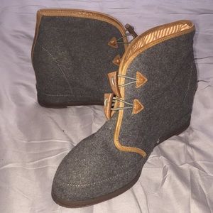 Felt ankle bootie
